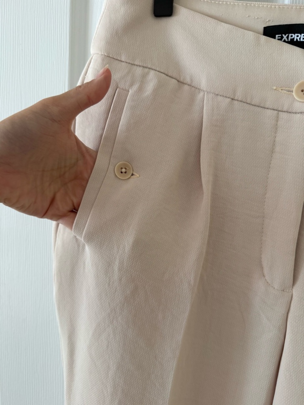 Express Women’s Light Cream Pleated Dress Pants - Picture 7 of 11